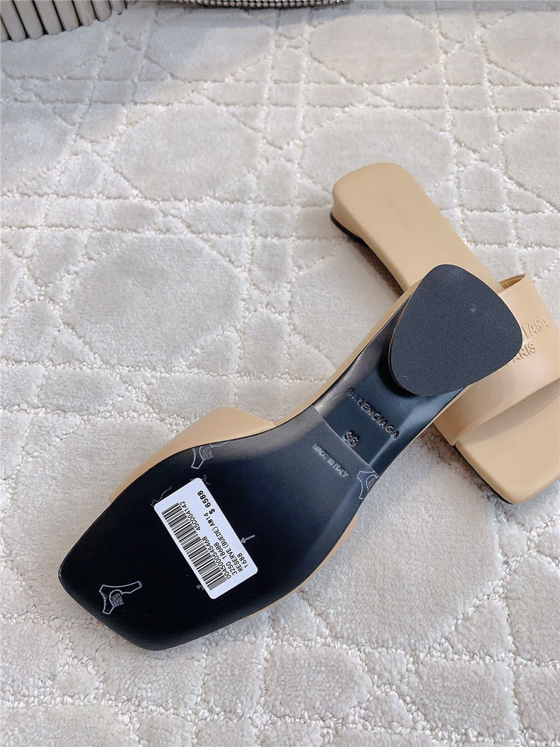 Ba1en*iaga duty free beige leather logo slide sandals
