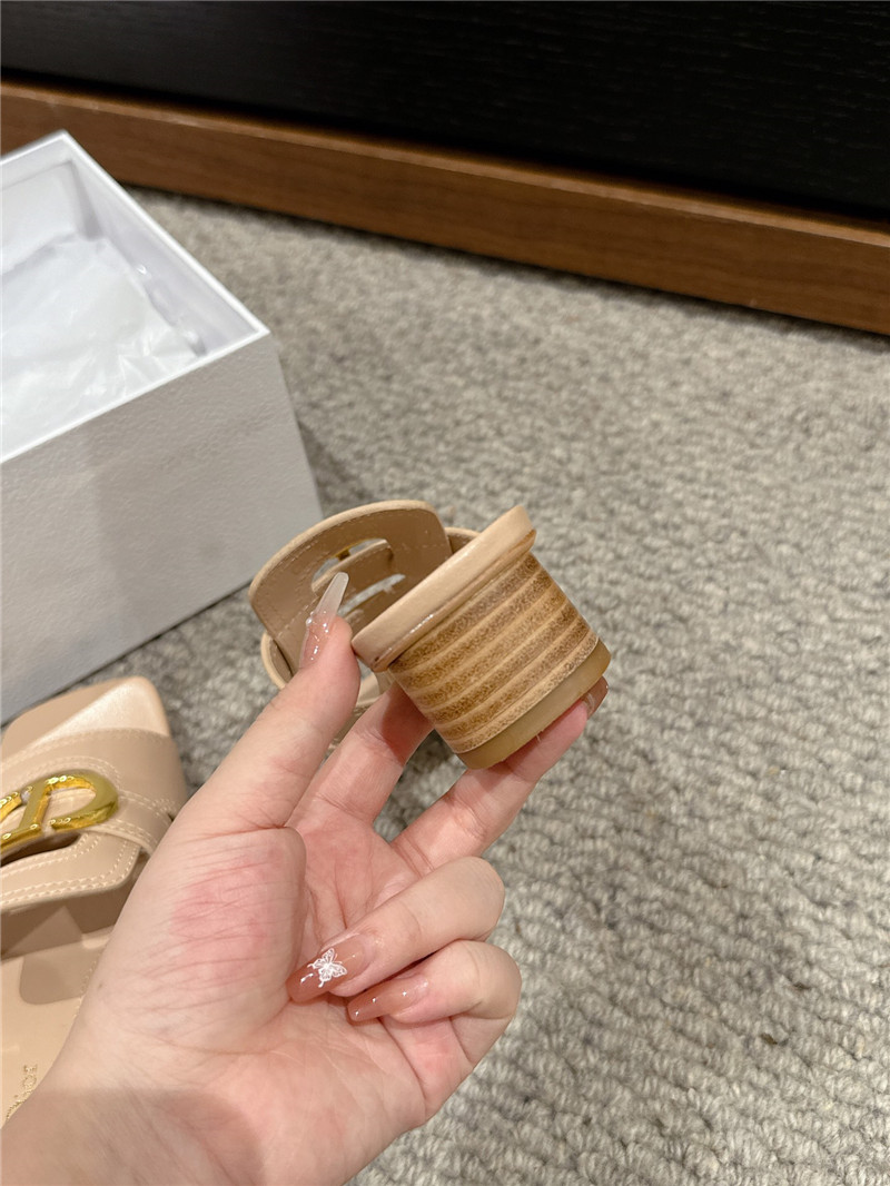 D10r 30 montaigne heeled slide beige