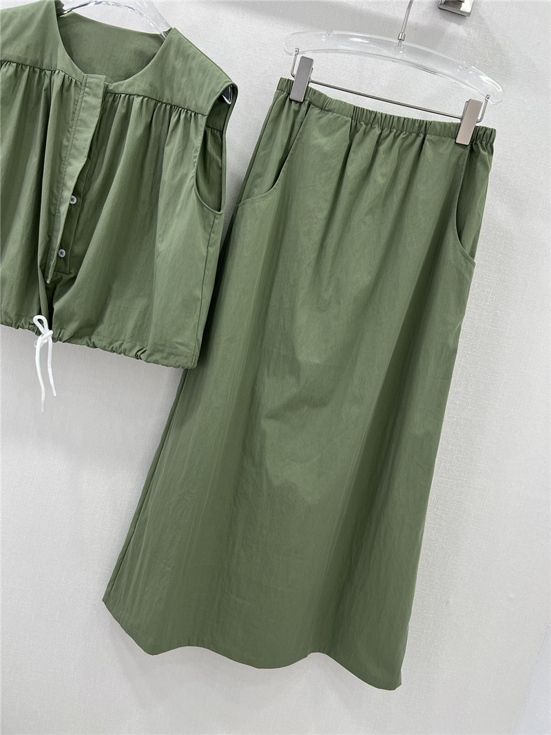 The R0w short vest + straight long skirt replica clothes