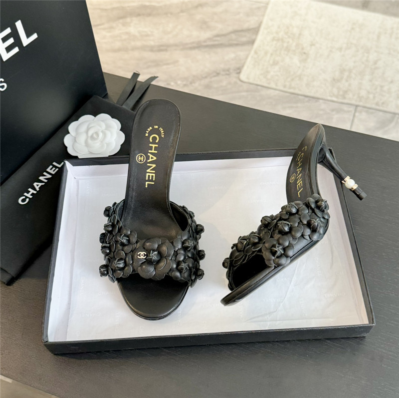 Ch**el camellia heels mules black