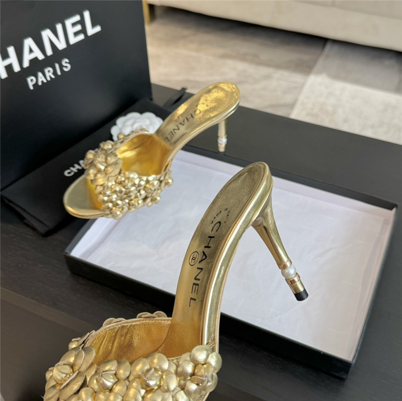 Ch**el camellia heels mules gold