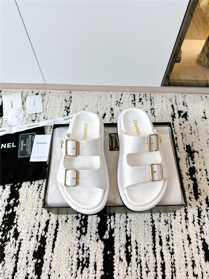 Ch**el buckle platform slippers sandals white
