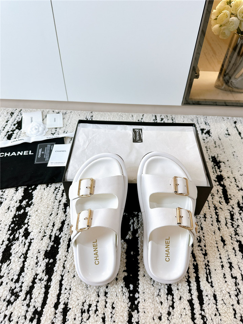 Ch**el buckle platform slippers sandals white