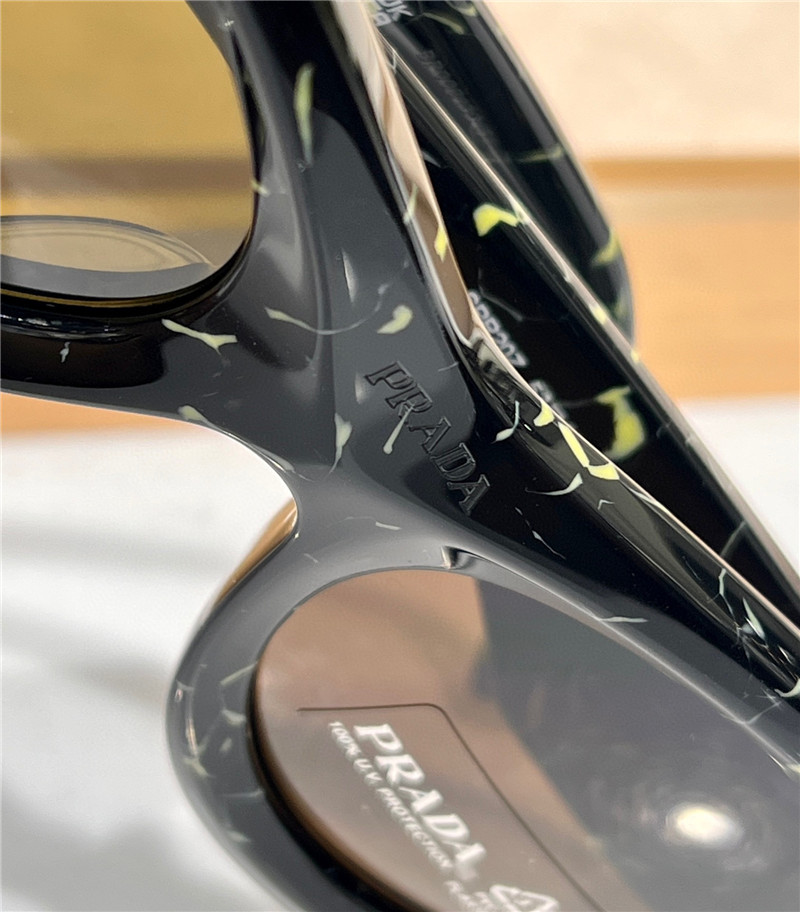 Pra*a retro stylish sunglasses