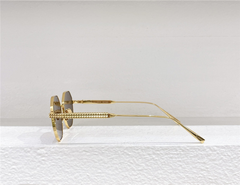 Va1e*ntin0 unique personality sunglasses