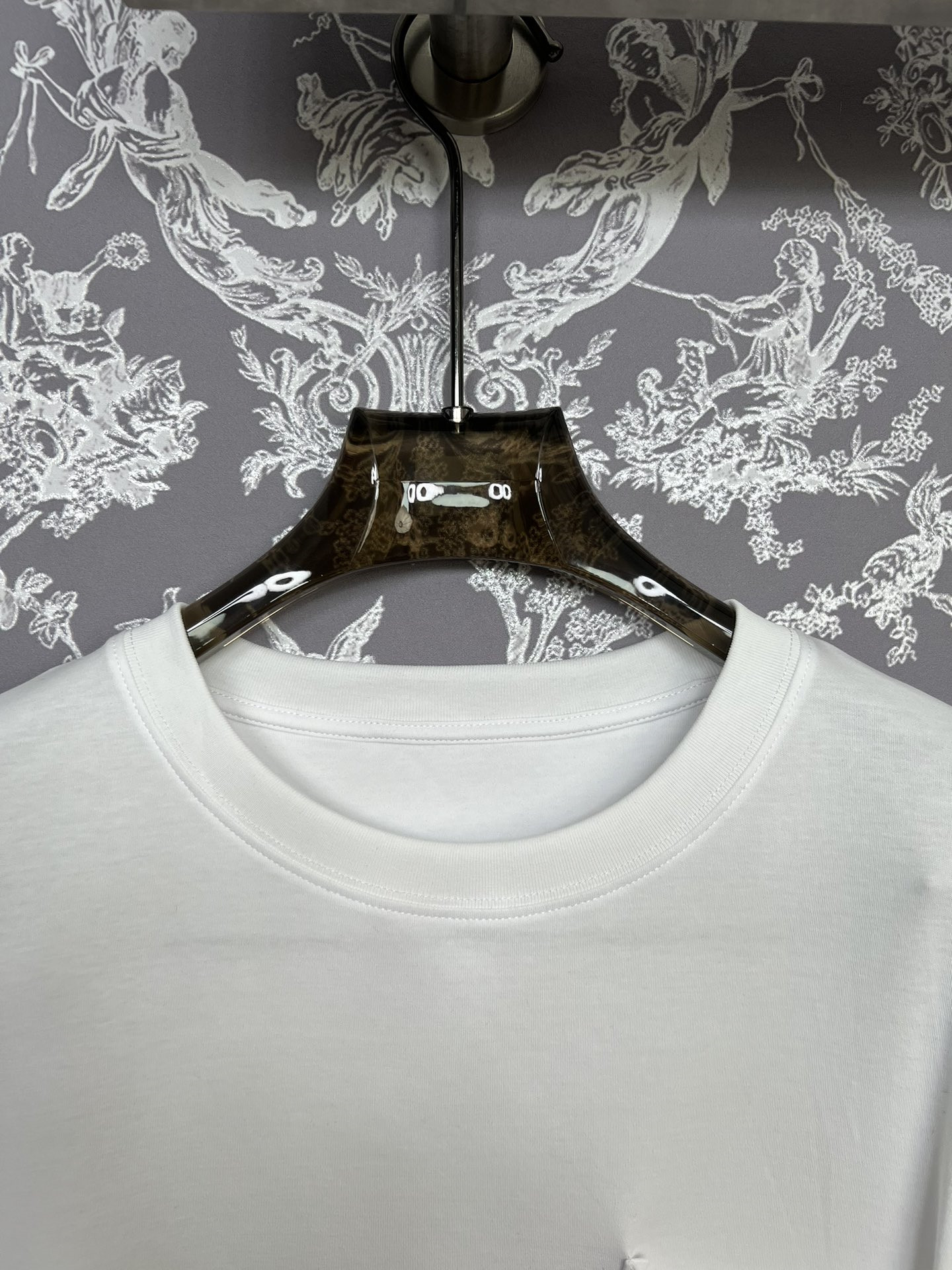 Va1e*ntin0 new t-shirt replica clothing sites