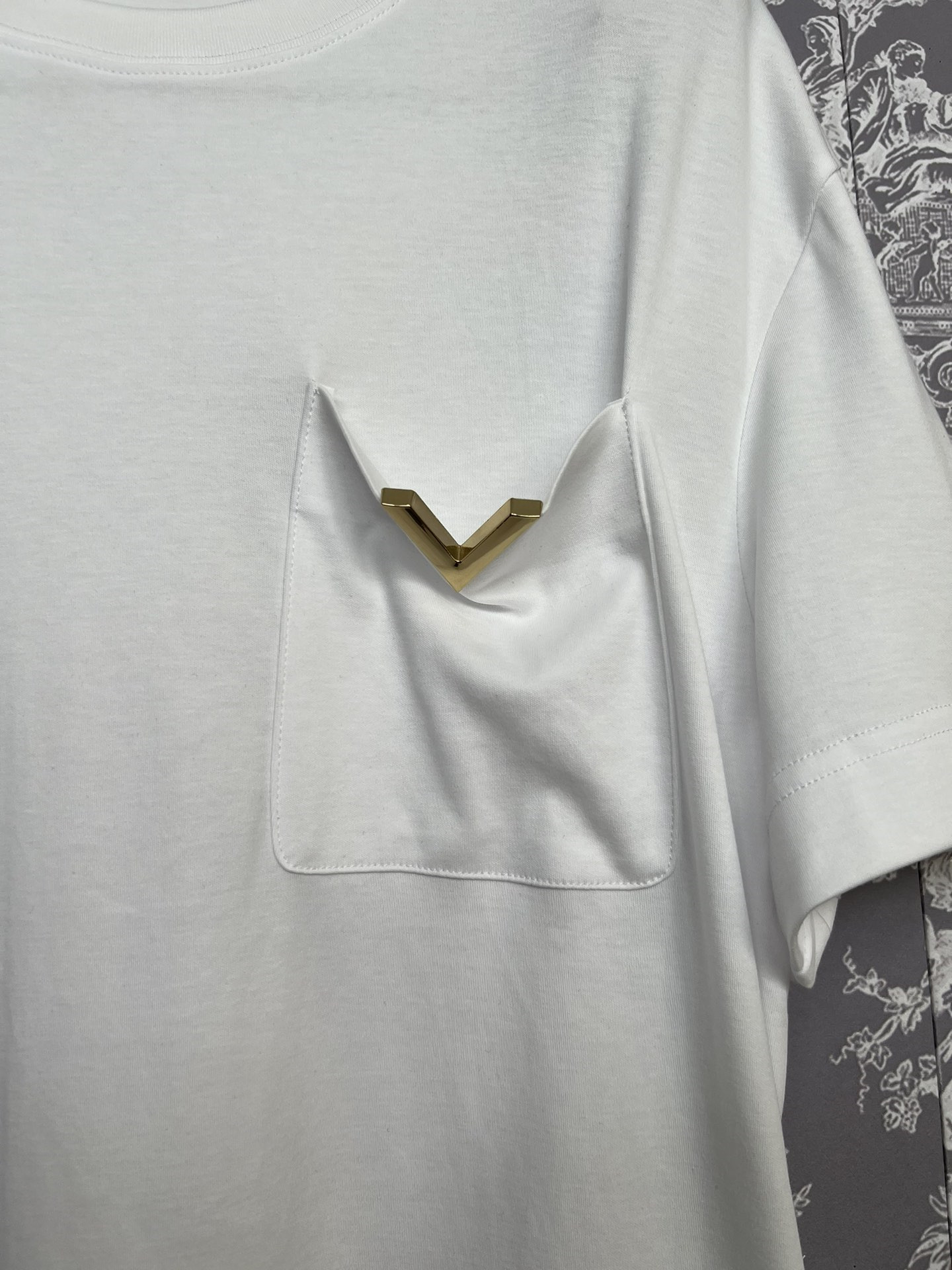 Va1e*ntin0 new t-shirt replica clothing sites