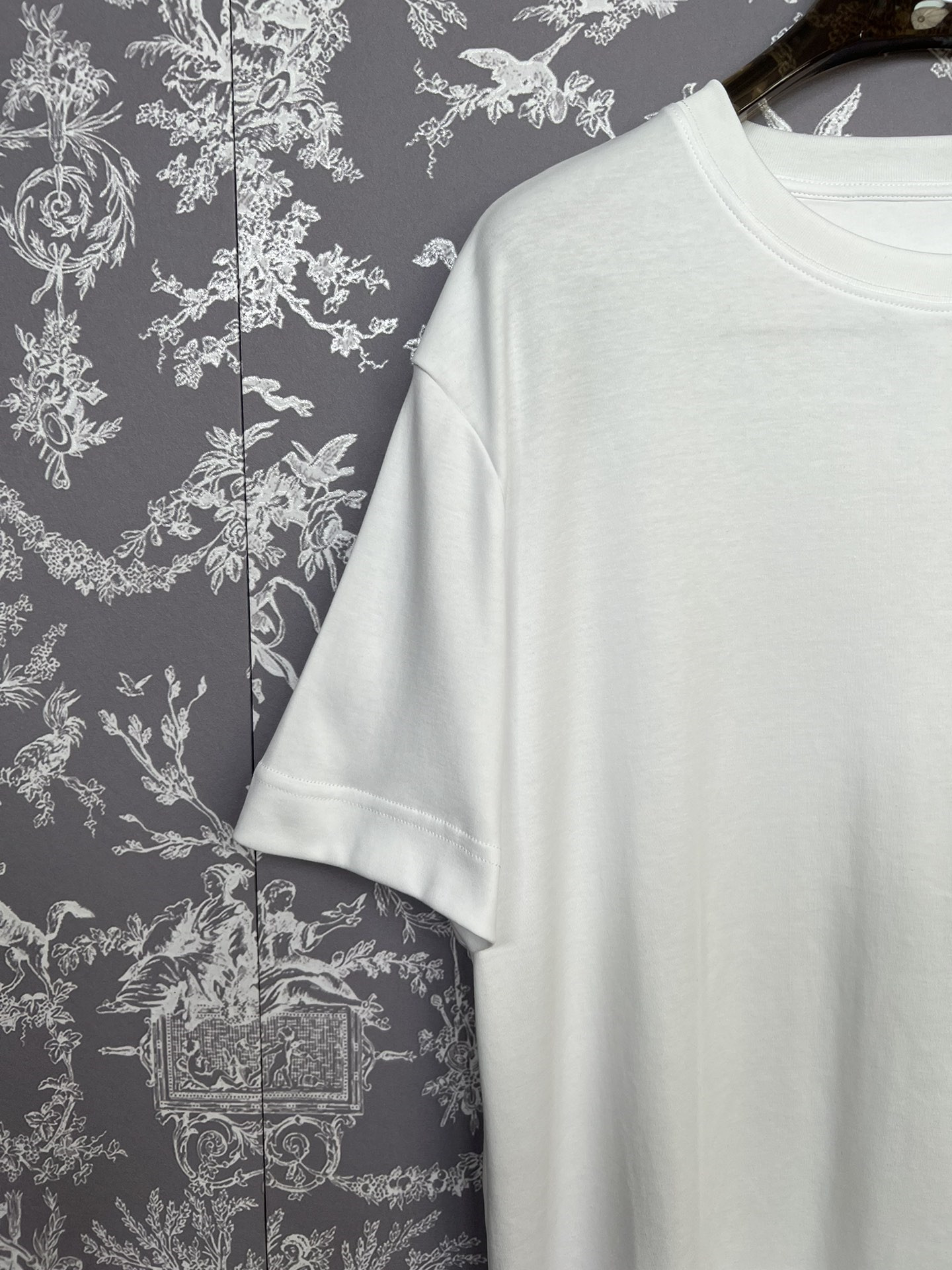 Va1e*ntin0 new t-shirt replica clothing sites