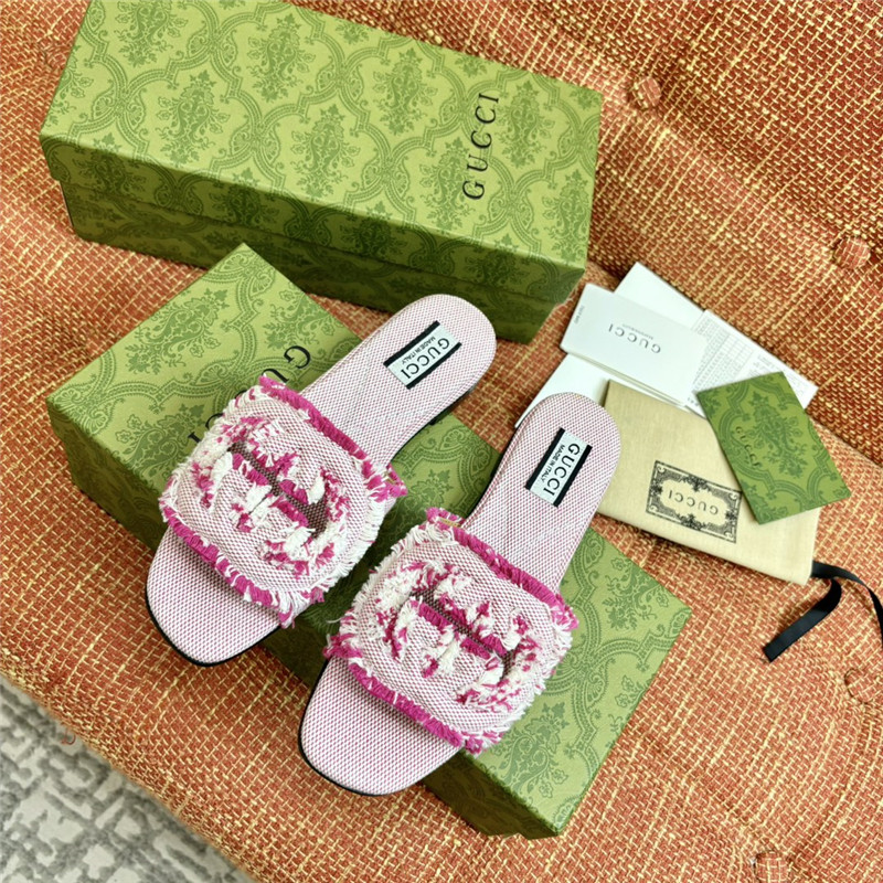 Gucci Canvas Interlocking G Sandals in Pink