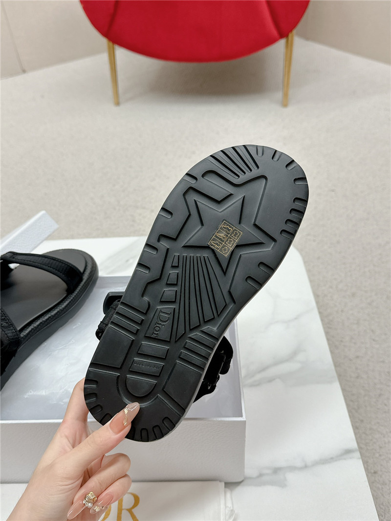 D10r women’s black d-wave sandals