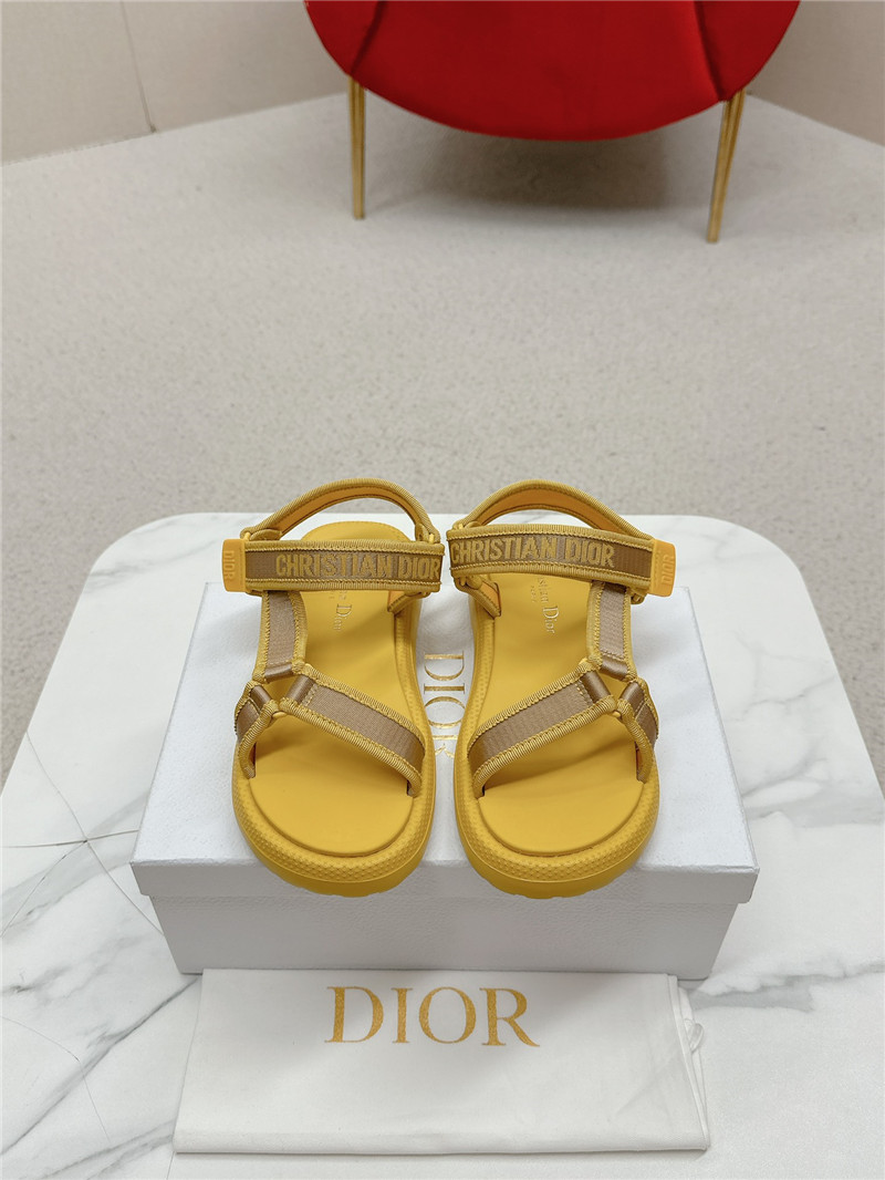 D10r women’s yellow d-wave sandals