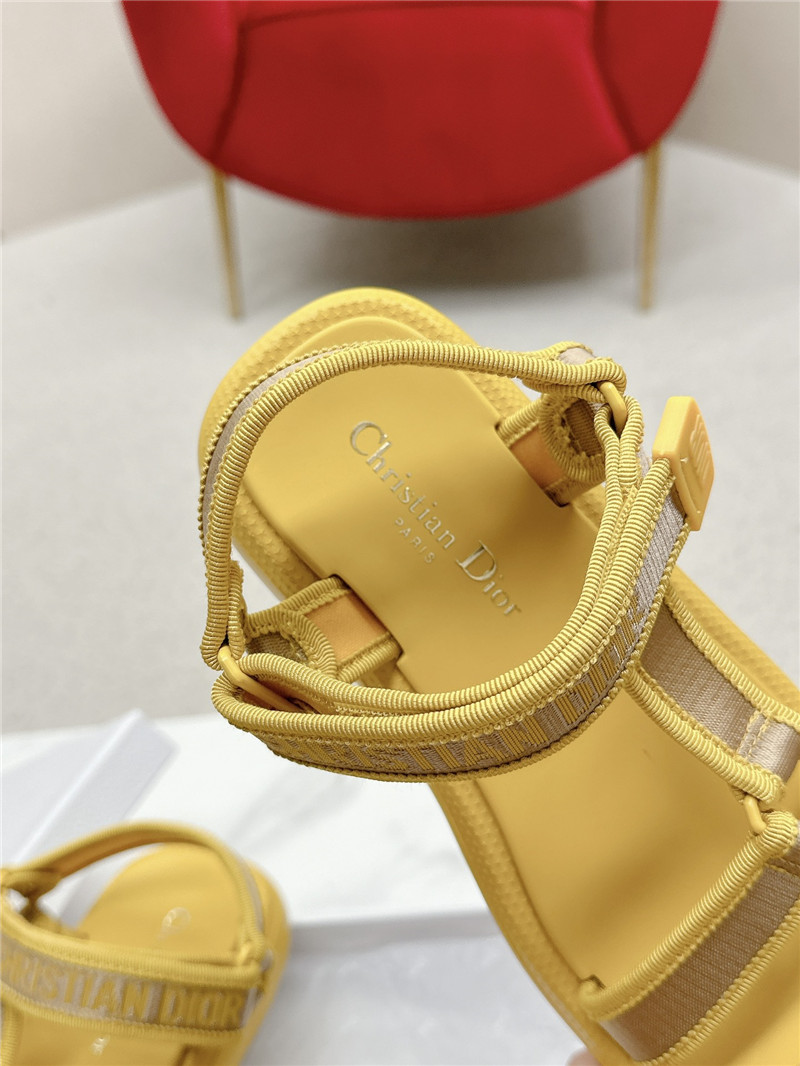 D10r women’s yellow d-wave sandals