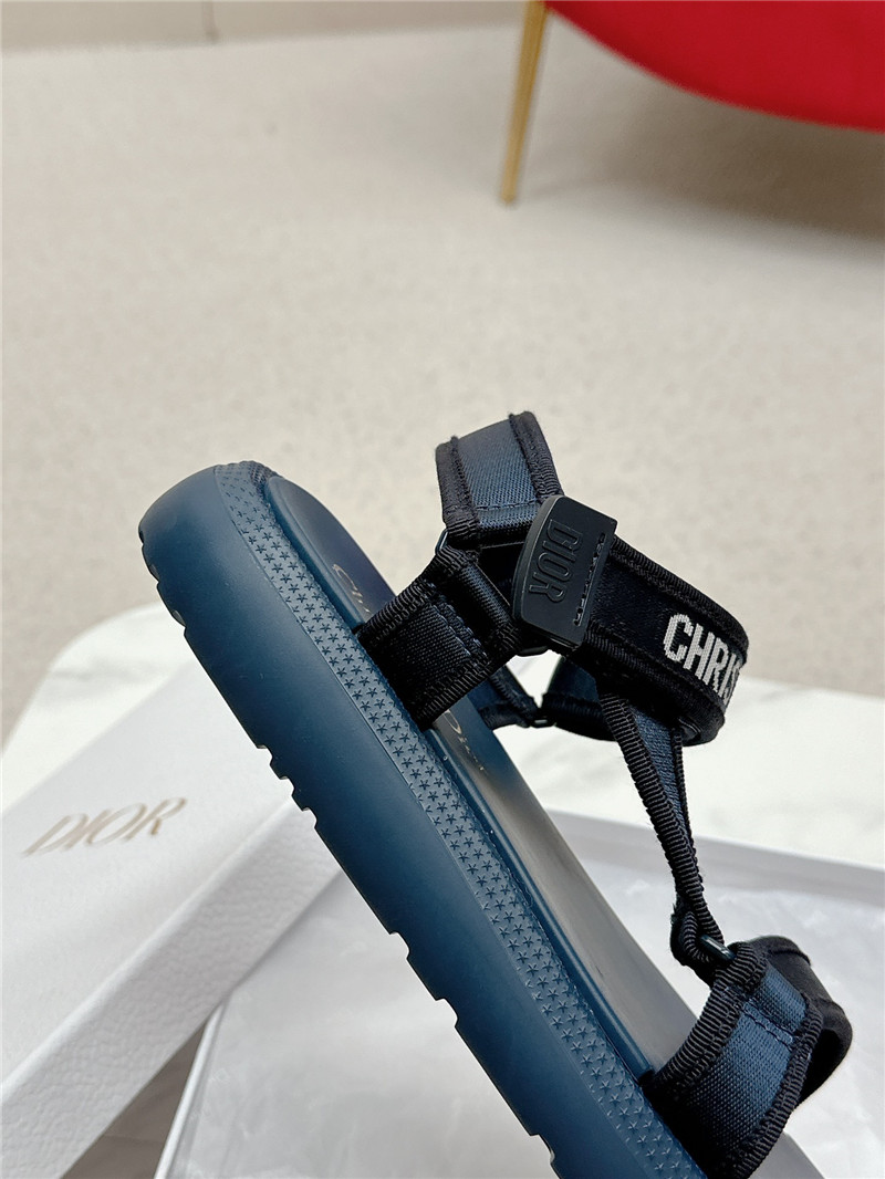 D10r women’s d-wave sandals in blue leather