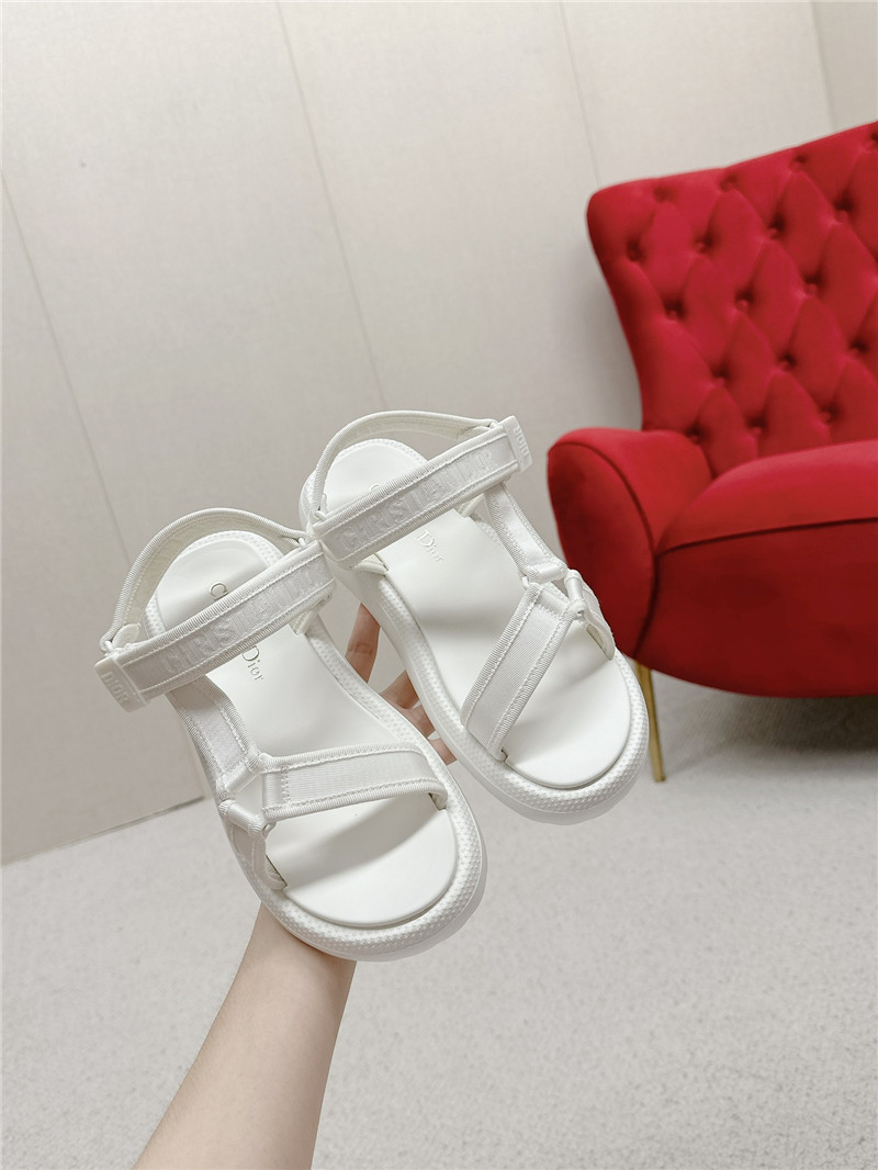 D10r women’s d-wave sandals white leather