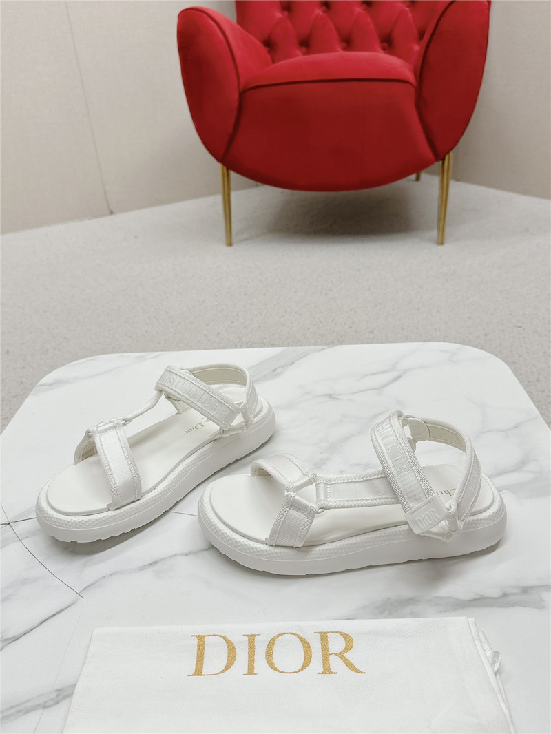 D10r women’s d-wave sandals white leather