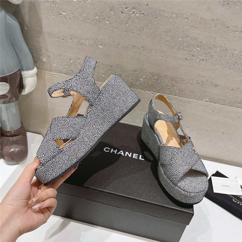 ch**el open toe platform D1am0nd sandals