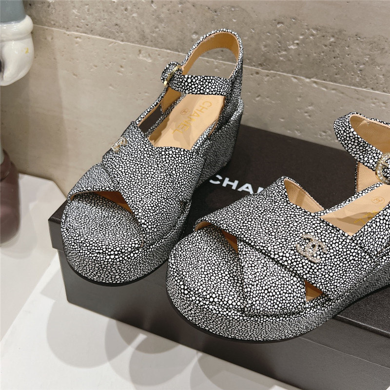 ch**el open toe platform D1am0nd sandals