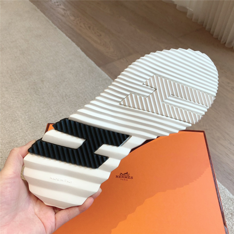 H**me5 tan leather sneakers in blue