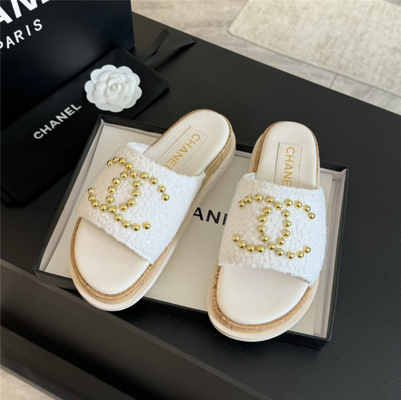 Ch**el logo platform pearl tweed slipper white