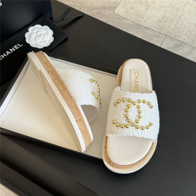 Ch**el logo platform pearl tweed slipper white