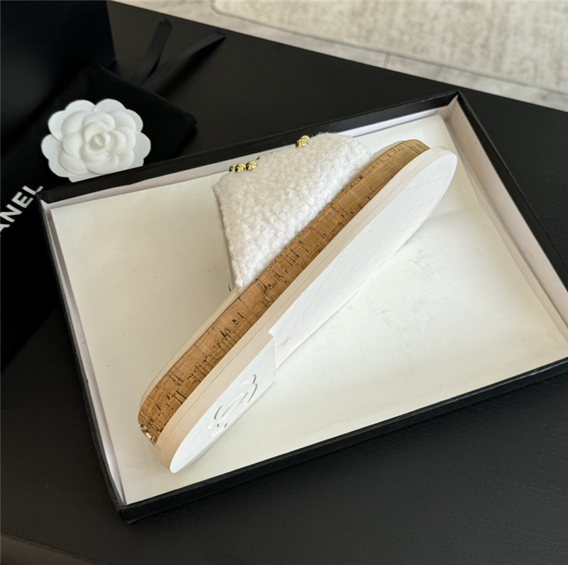 Ch**el logo platform pearl tweed slipper white