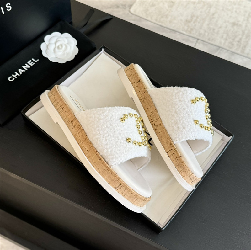 Ch**el logo platform pearl tweed slipper white