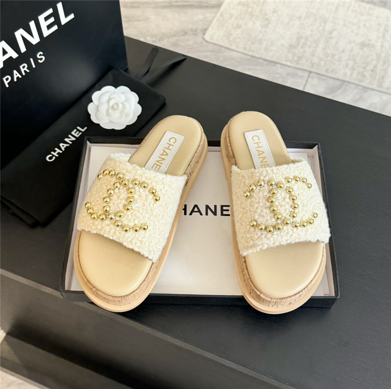 Ch**el logo platform pearl tweed slipper beige