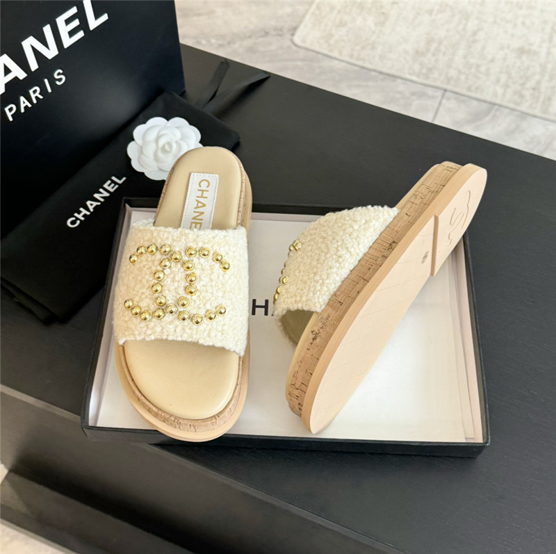 Ch**el logo platform pearl tweed slipper beige
