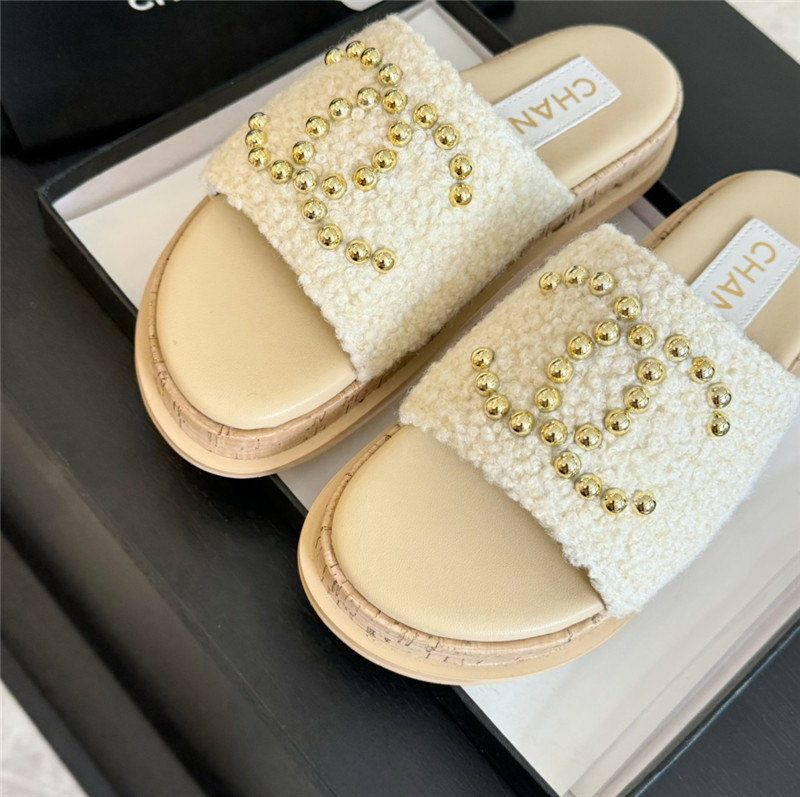 Ch**el logo platform pearl tweed slipper beige