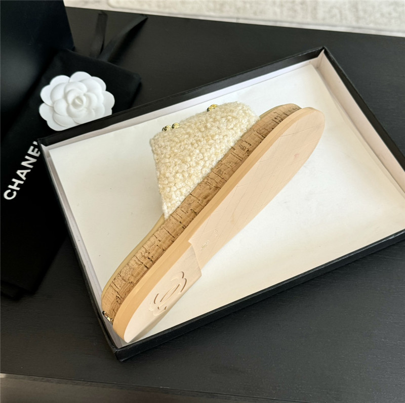 Ch**el logo platform pearl tweed slipper beige