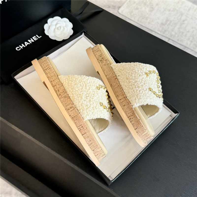 Ch**el logo platform pearl tweed slipper beige