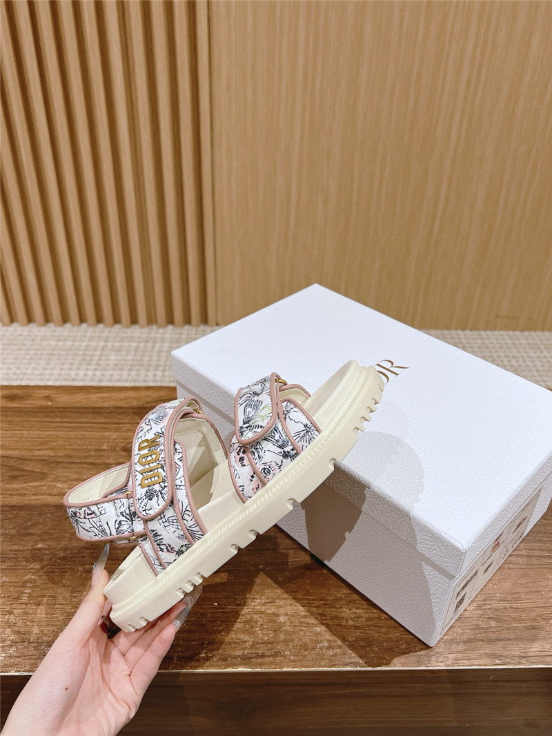 D10r D10ract white floral print leather sandals