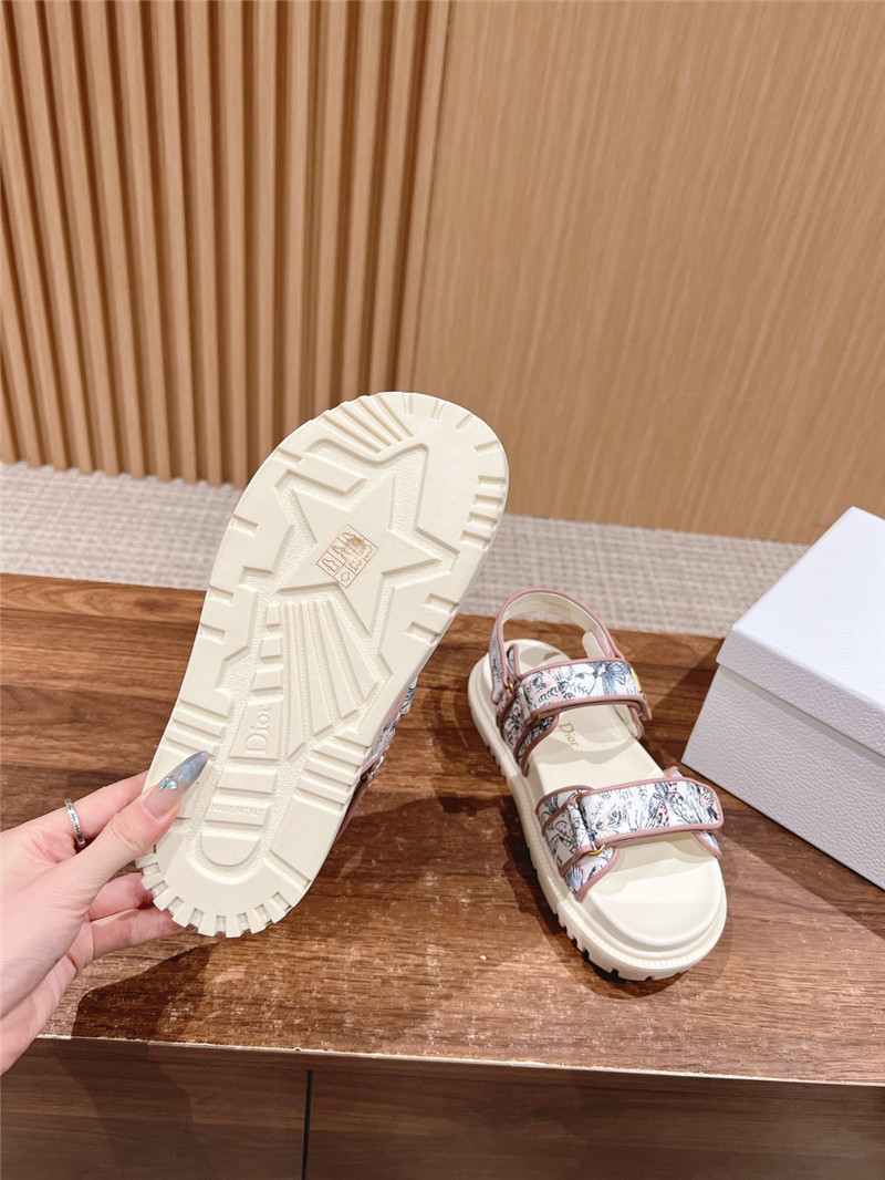 D10r D10ract white floral print leather sandals