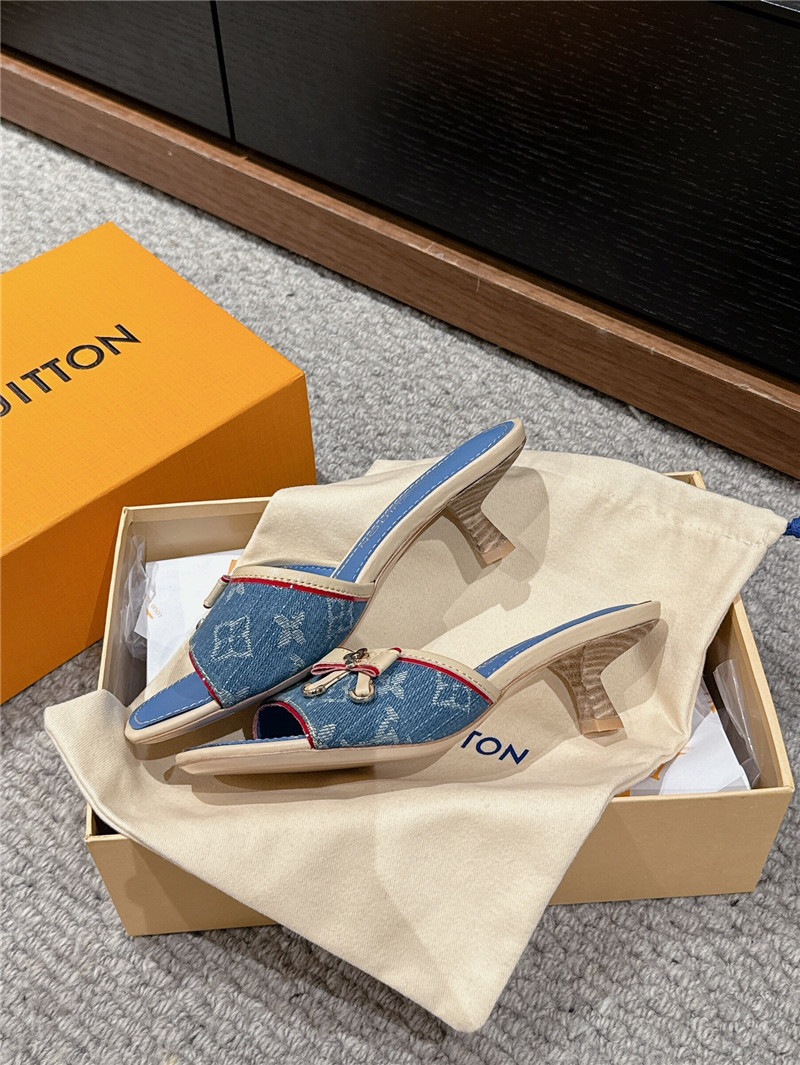 l0vis Vvtt0n denim blue multicolor monogram kitten heels