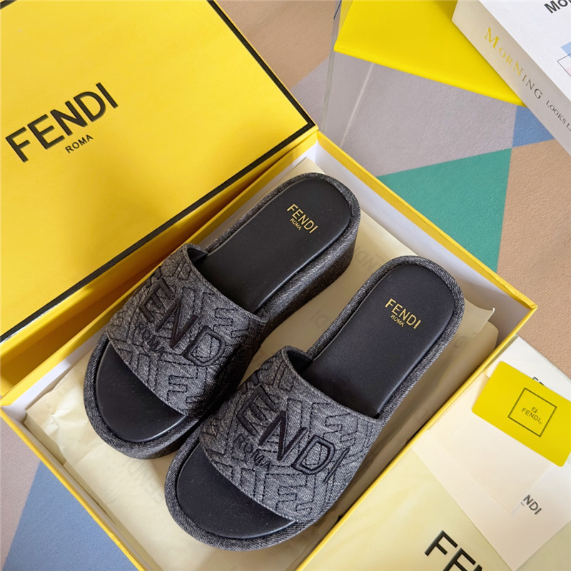 Fendi Sunshine Gray Platform Sandals