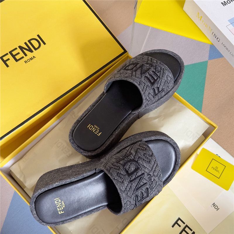 Fendi Sunshine Gray Platform Sandals