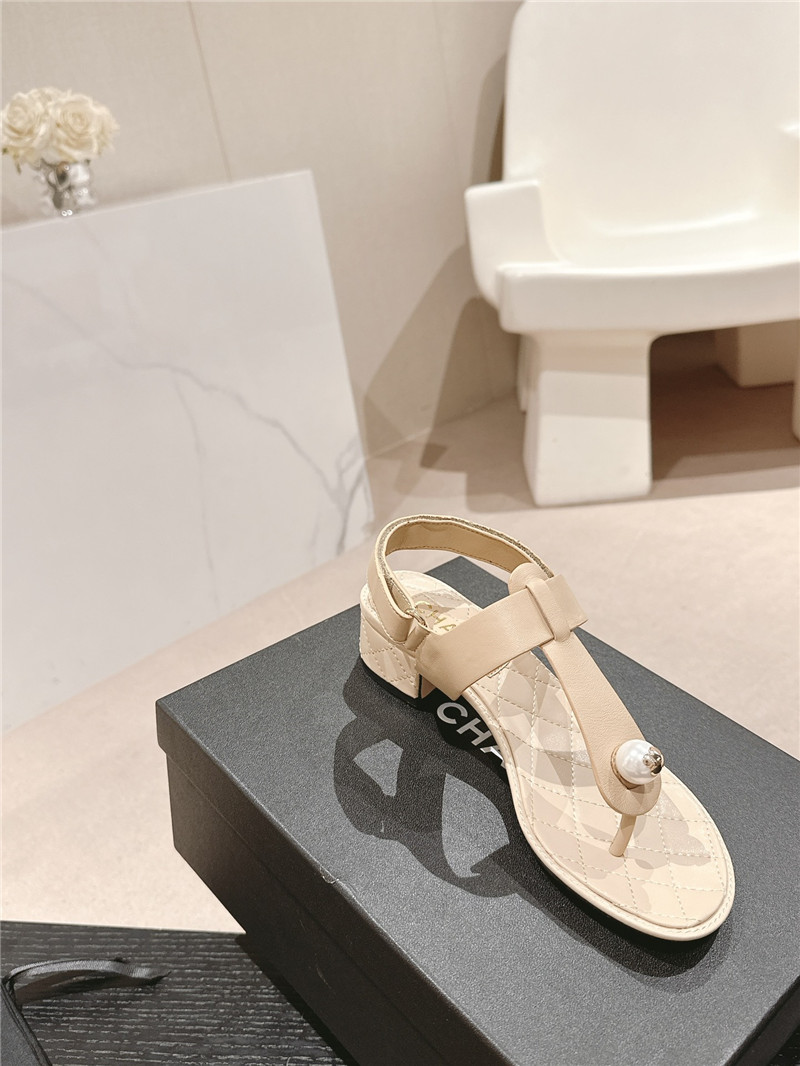 lambskin pearl Ch**el logo sandals beige
