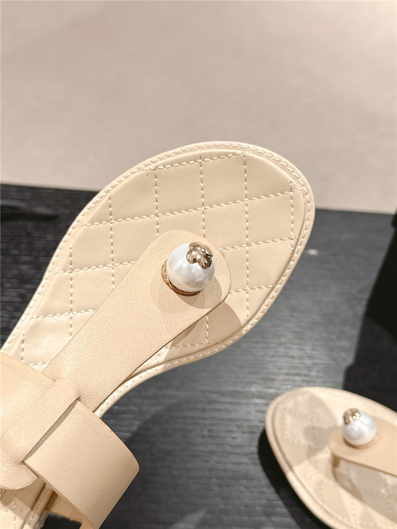 lambskin pearl Ch**el logo sandals beige