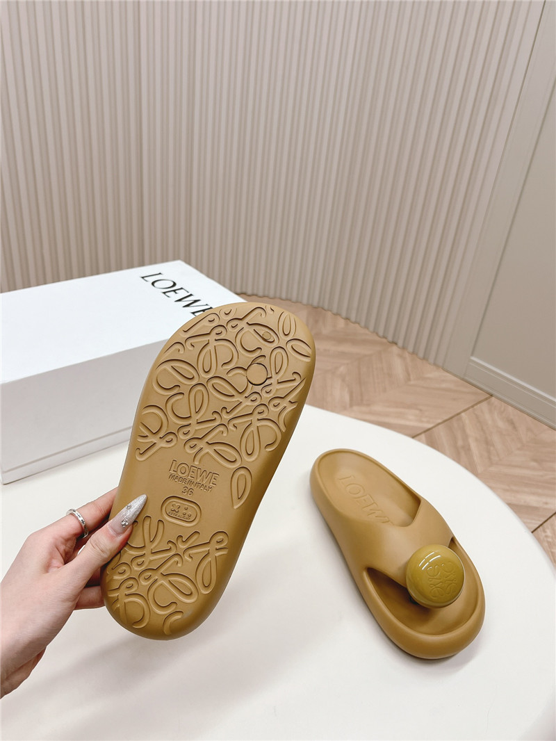 Loewe Bubble Thong Slide in Beige