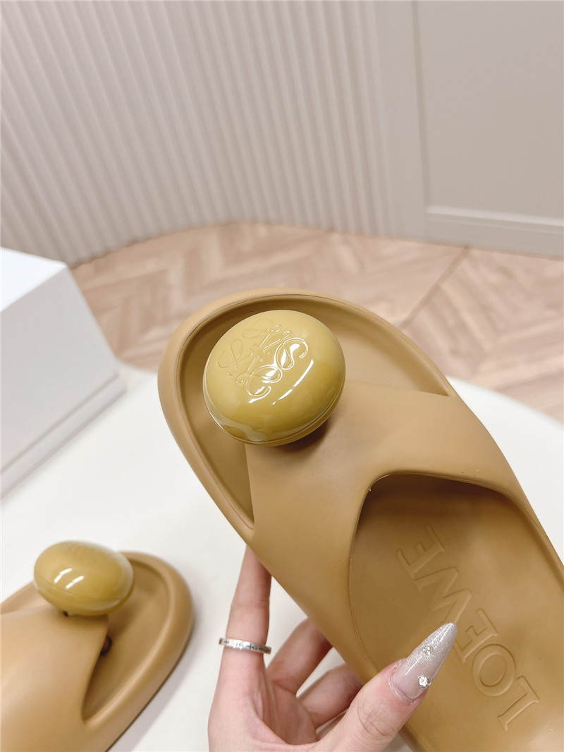 Loewe Bubble Thong Slide in Beige