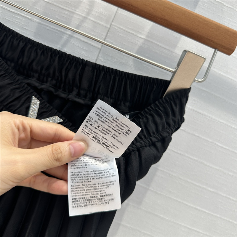 Va1e*ntin0 ach**elordion lace skirt replica designer clothes