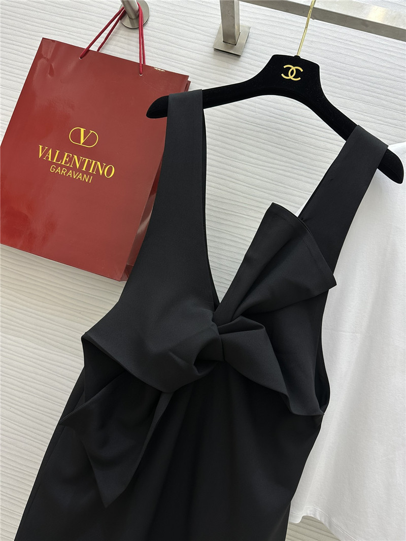 Va1e*ntin0 t-shirt + bow overalls set replica clothes