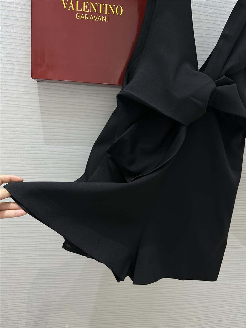 Va1e*ntin0 t-shirt + bow overalls set replica clothes