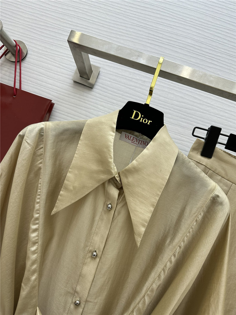 Va1e*ntin0 tie shirt + shorts set replicas clothes