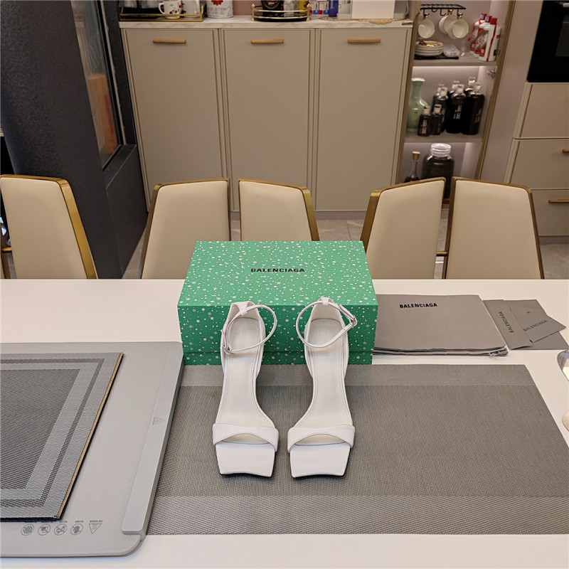 Ba1en*iaga hourglass 100 white leather sandals