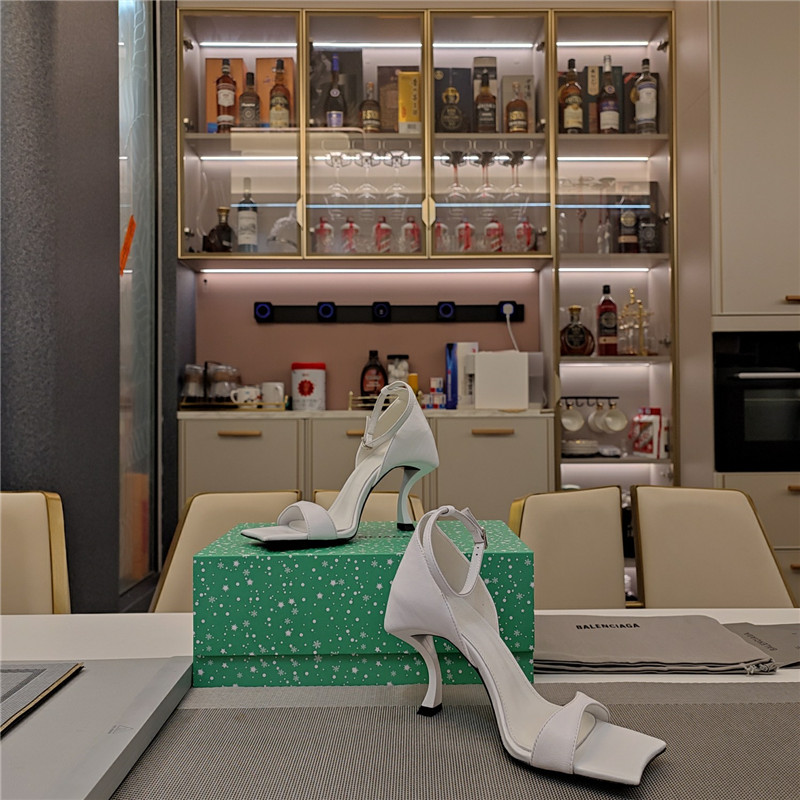 Ba1en*iaga hourglass 100 white leather sandals