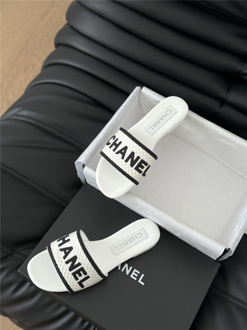 Ch**el woven embroidered logo slippers white