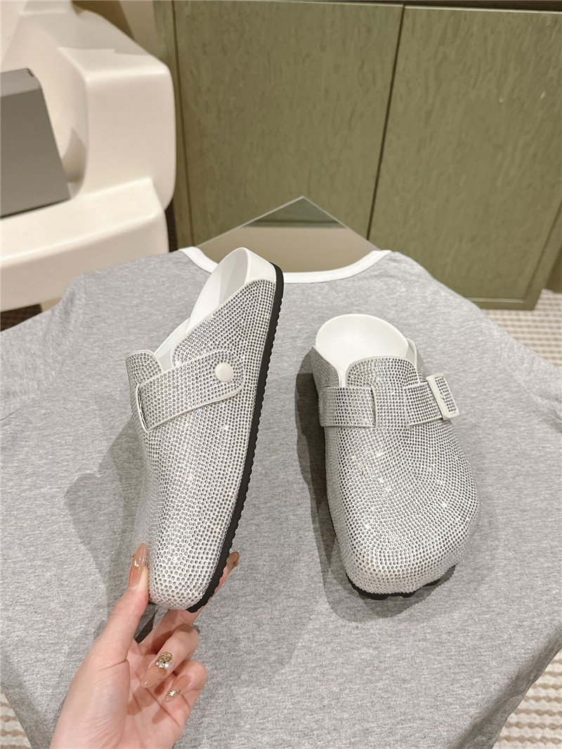 Ba1en*iaga crystal clogs