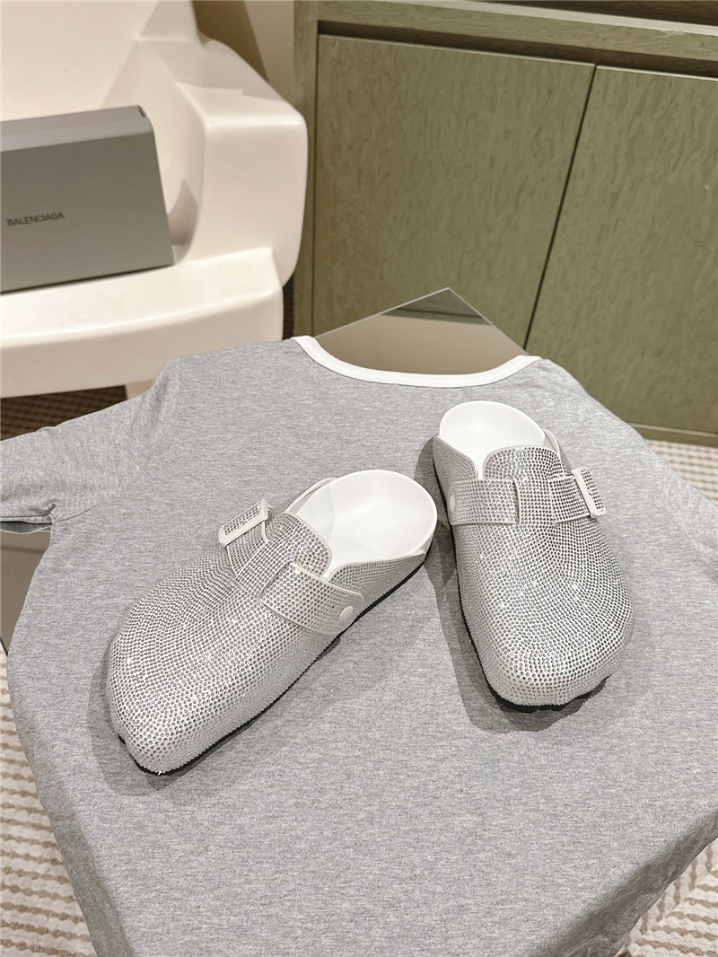 Ba1en*iaga crystal clogs