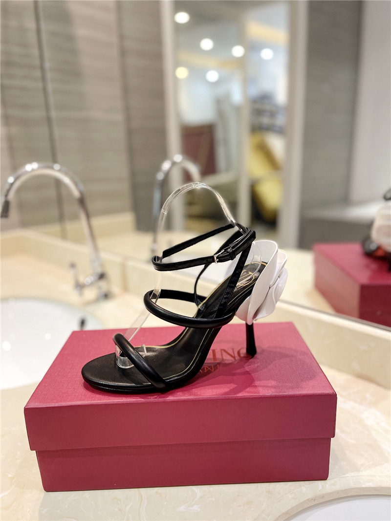 Va1e*ntin0 women’s black heel sandals